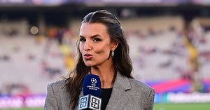 "Du bist einfach WOW": Laura Wontorra strahlt ungeschminkt am Strand