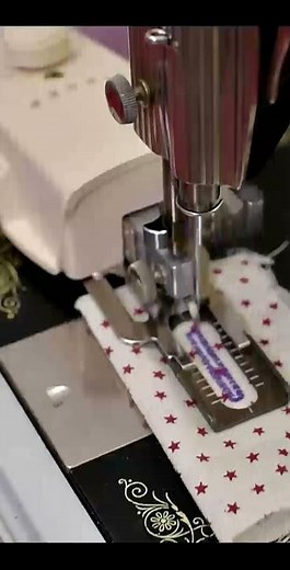 Making a Buttonhole with a Vintage Singer Buttonholer #simplystitchy #sewing #sewingmachines
