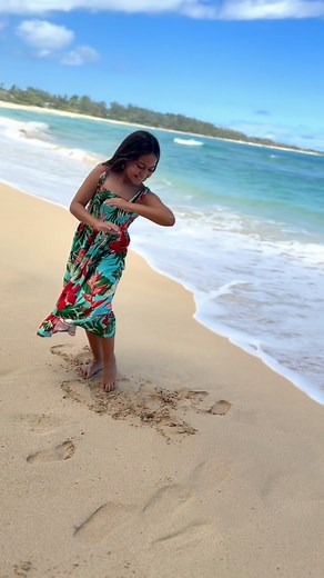 Polynesian on Instagram: "Nature’s calm 🤍 “E O Mai,” by Keali’i Reichel DC: @Rachel Miranda ❤️ #hula#hawaii#polynesian #polynesians#oahu"