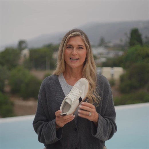 City Walk embodies Vionic’s promise to combine science and style. | Vionic Shoes