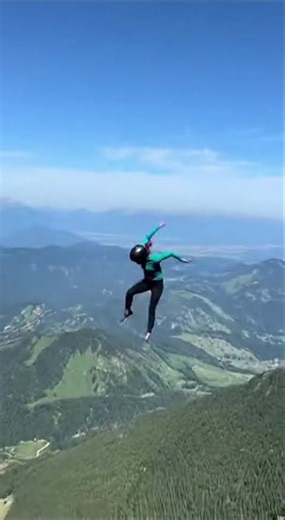She Nailed the Perfect Drop — Then Lost Control 😳