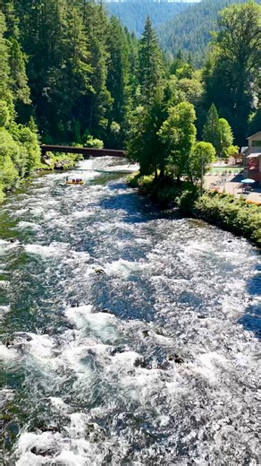 The McKenzie River at Belknap Hot Springs #Oregon #mckenzieriver #oregonlife | McKenzie River Drone Photography
