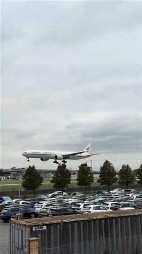 Air China Boeing 777 | Smooth Approach at Heathrow #planespotting #shorts #aviation