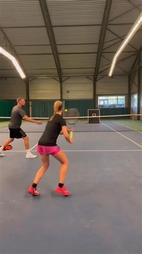 Forehand and drive volley work for @anouckvp on the rebound wall with her coach @vleeshouwersrick #tb 🏷️ #tenniscoach #tennistraining | Functional Tennis