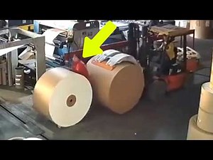 FORKLIFT ACCIDENT INSIDE A FACTORY 😱