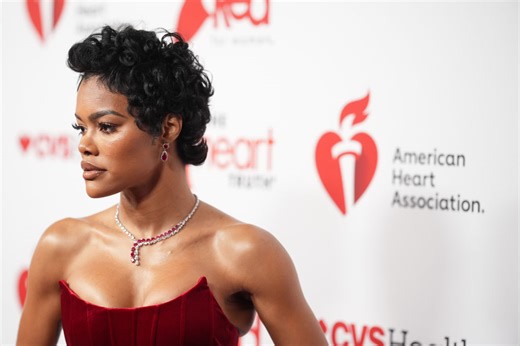 Teyana Taylor Gets Cécred Salon Treatment With A Scalp Analysis And Chic Style