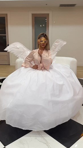 Victoria's secret fashion show but Quinceañera edition 🪽🩷 #creatorsearchinsights #quince #quinceañera #quinceañeracheck #quincedress #misxv #misxvaños #miquinceañera #houstonquinceañera #misquinceaños #vestidosde15años #quinceanera #quinceparty #vestido #quinceañeras #misxvprimaveras #quincedresses #misquince #missquince