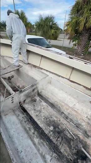 Inboard SeaVee getting torn down for a rebuild. keeping it a inboard diesel