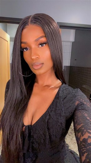 Lisa Yaro on Instagram: "🖤✨"