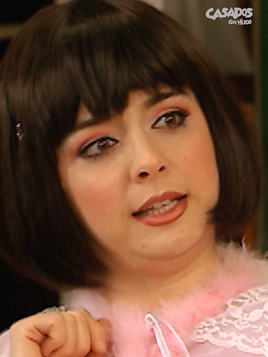 María Elena: Estrategias de Comedia y Misterios Personales