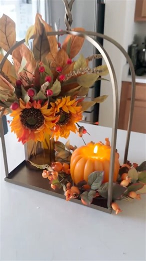 Warm sunflowers, rich autumn berries and a soft glow—to create that cozy feeling we all love.