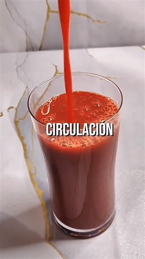 Facundo Antunes 🧨 on Instagram: "Prueba este batido cuando te sientas cansado 🔥 Sígueme para no perderte de nada 👇🏻 @facuantunesok @facuantunesok #fitness #salud #juice #veggie"