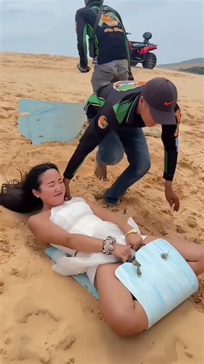 Girl Tries Sand Sliding For The First Time 😂 Epic Desert Slide at Mui Ne Sand Dunes Vietnam #shorts
