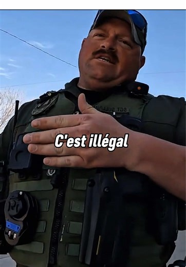 Cette motarde se fait arrêter après avoir remonter la file😳via(nvrmmoto/ytb)#motard #moto #adrenaline #police #cops