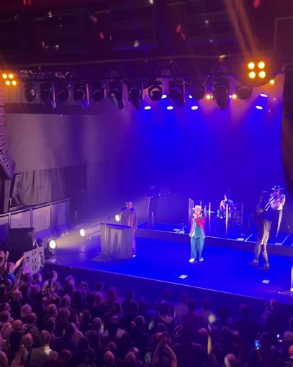 Impromptu crowd singalongs have become a feature of Dexys’ recent live performances. Great fan footage here from Friday’s triumphant London show: the fans carried Tell Me When My Light Turns Green long after the band finished the song, prompting Kevin and Sean to join back in. | Dexys and Dexys Midnight Runners