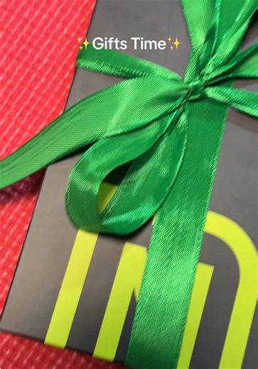 It’s tiiiiiime to get your free gift when you order from Dayra 🎁🎄💚 #christmastiktok #electronics #dayramarket
