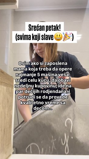( Morala sam ovu pesmu, znam da je smorila, ali tako mi se dobro uklopila) 😂 👉🏻A vikend? Prođe u trku i umoru.. 👉🏻A sad zamisli da sve ovo možeš rasporediti tokom nedelje i da vikendom uživaš sa svojom decom. ❤️ 👉🏻Tako ja radim dok sam na porodiljskom – dok sređujem kuću, dok perem veš, ja usput gradim svoj biznis. 📲💡 I zato imam slobodu da vikendom a i svakim drugim danom budem prisutna mama. 👉🏻Ako ti ova slika zvuči bolje od vikenda u haosu – možda je vreme za promenu. 😉 Piši mi da
