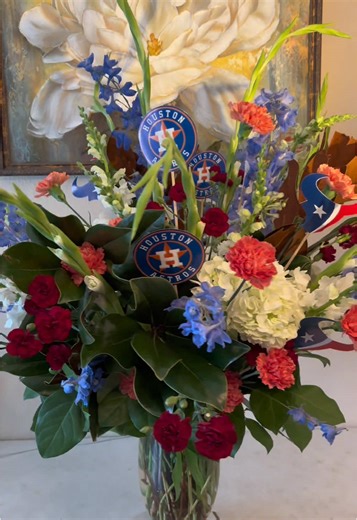 Texans/ Astros flower arrangements #texansfootball #astros #houston #houstonflorist #flowers #charlieblooms #houston #funeralflowers