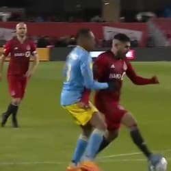 GOAL: Alejandro Pozuelo, Toronto FC - 51st minute