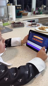 Đăng ký 1 lần - con học Tiếng Anh trọn đời 👉 https://link.babilala.vn/son_hl74_hoyer Có những đứa trẻ 3 tuổi đã có thể nói song ngữ, đa ngữ, vậy nguyên nhân là do đâu❓ ⚠️ Các nhà khoa học khẳng định: 3-8 tuổi là giai đoạn vàng để con học 1 ngôn ngữ mới. Vì lúc này não con phát triển nhanh nhất, khả năng tiếp thu của con như miếng bọt biển -> dễ dàng ghi nhớ và sử dụng 1 ngôn ngữ mới nếu được rèn luyện thường xuyên. Con hoàn toàn có khả năng nói Tiếng Anh như ngôn ngữ thứ 2 nếu ba mẹ có phương p