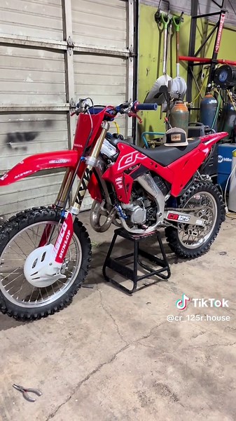 Explorando la Honda CR125: La Mejor Dirtbike 2 Stroke