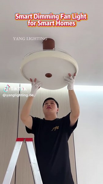 From the living room to the dining room, fan lights are becoming the preferred choice for high-end projects in Germany. Not only does it provide soft lighting, but it also effectively regulates air flow. Easy to install and compatible with various decoration styles, it is a product recommended by distributors. @yanglighting @YangLighting-Frenchlamp @yanglighting.sa @yanglighting.vn @yanglighting01.de @yanglighting01.sa @Yang_Chinesestylelighting @yang_crystal_lighting @Yang_Vintagelighing #YangL