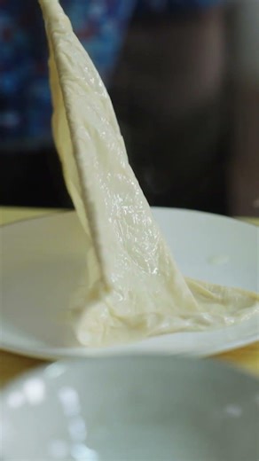 豆浆表面凝结的一层膜，就是豆腐皮【海曲姑娘 Haiqu Girl】 #chinesefood #food #中国美食 【日照李子柒】