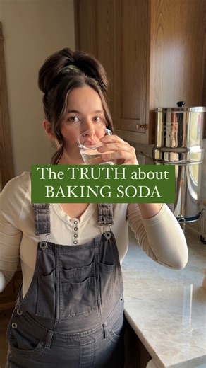 Baking soda⬇️ Sometimes support doesn’t come from something new. It comes from something as simple as a pantry staple. Sadly, I feel like these have been long forgotten about. Baking soda has traditionally been used to help support the body’s natural detox systems by gently shifting the internal environment so the liver kidneys and lymph can do their job. Ever wonder the havoc being wreaked on our bodies when our food is sprayed? 😅 Read about it. When the body is supported properly it’s better 