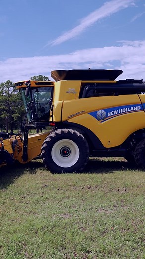 282K views · 702 reactions | CR 7.90 IntelliSense: tecnología y producción nacional  Fabricada en nuestra planta de Córdoba, esta cosechadora se destaca por su alto rendimiento en el sistema de trilla, separación y limpieza. Además, gracias a su sistema Twin Rotor™, permite cosechar un grano de calidad superior. Y vos, ¿conocías estos detalles?  #agroterra #NewHolland #EnTodoMomento | Agroterra | Facebook