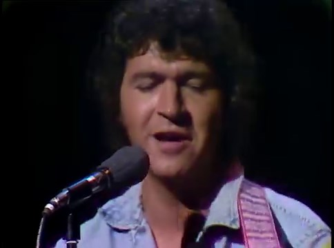 The Midnight Special - September 7, 1973 (Ep 32) 01- Mac Davis (guest host): - Something's Burning; - I'll Paint You a Song; - Naughty Girl; - Lonesomest Lonesome; - I Believe in Music 02 - Mark Almond: - Neighborhood Man; - Get Yourself Together 03 - Chuck Berry: - Roll Over Beethoven; - Bio; - Carol 04 - Harold Melvin and the Blue Notes - The Love I Lost 05 - Ravi Shankar - Sindhi Bhairavi 06 - Edgar Winter Group: - Keep Playing That Rock and Roll; - Frankenstein; - Rock 'n' Roll Boogie Woogie
