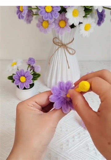 DIY Pipe Cleaner Daisy Flowers Tutorial
