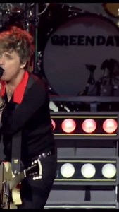 Billie Joe Armstrong changed the lyrics of Holiday to mention Elon Musk! 🔥 Green Day live at @coronacapital Mexico City 🇲🇽 #greenday #elonmusk #billiejoearmstrong | Green Day Italy - Italian Rage and Love