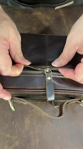 Don’t throw out the zipper broken bag.repair it!