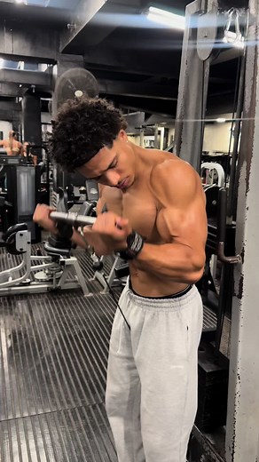 #gym #motivation #biceps #fyp @DFYNE Code: Raphy