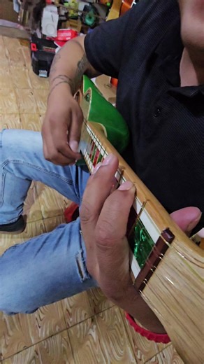 Tienda de Charangos en Potosí: Charango Pocoateño