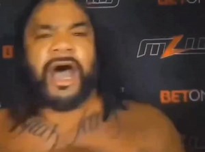 Para quienes no lo conocen, esta es la bestia que acaba de llegar a WWE. Jacob Fatu fue entrenado por su tío, Rikishi. Su padre es Sam Fatu, quien compitió en la WWF como Tama y The Tonga Kid. Umaga era su tío, y Los Usos son sus primos. Jacob fue Campeón Mundial en MLW. #WWE #wrestling #prowrestling #noticias #luchalibre | Acción Wrestling