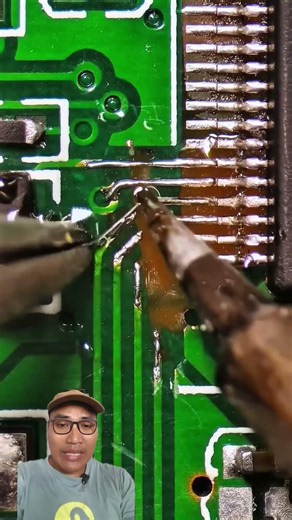 How to repair broken PCB traces #smartphone #smartphones #automobile #deadphone #fyp #pcb #tips #...
