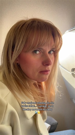Chłopaki @plant barber i @lysywoodwork wiedzą, że nie lubię latać samolotami… więc oczywiście uznali, że to idealny moment na żarty ✈️🙃 @lysywoodwork twoja mimika wygrała wszytko 🥇🏆 #arokati