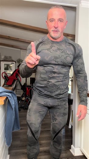 Cold mornings. Cold gyms. Cold jobsites. ❄️ These thermal base layers don’t play around. 🔥 Soft fleece lining 🔥 Mid-weight warmth without bulk 🔥 Moisture-wicking so you stay dry 🔥 360° heat retention for all-day comfort Whether I’m training, working, or just staying warm on early mornings — these thermals move with you and trap heat where it counts. Comfort like a second skin, warmth that lasts all day. 👉 Tap the link and upgrade your cold-weather gear now. #ThermalWear #ColdWeatherGear #Wi