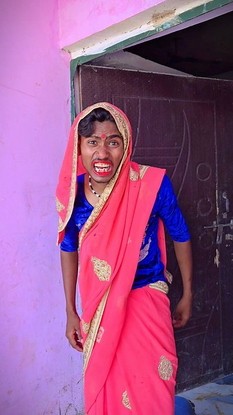 magical box me paise 🤣 #trendingshorts #viralshorts #youtubeshorts #funny #comedy #relatable