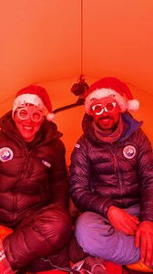 Joyeux Noël en Antarctique ! 🇦🇶 Des pensées glacées depuis notre tente, merci de nous suivre dans cette aventure ! 💙 🖥️ Suivez notre trace GPS en direct sur le site de l’expédition Under Antarctica (lien en bio) 🛰️ On continue de vous envoyer des nouvelles tous les jours ! 🔔 Abonne-toi pour vivre l’expédition Under Antarctica en direct ! #UnderAntarctica #Antarctique #Science #Aventure #Expedition | Matthieu Tordeur - Explorateur