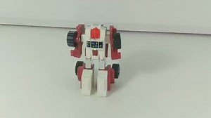 G1背离，汽车人成员，变形为凯撒吉普M715越野车，1986年出品。