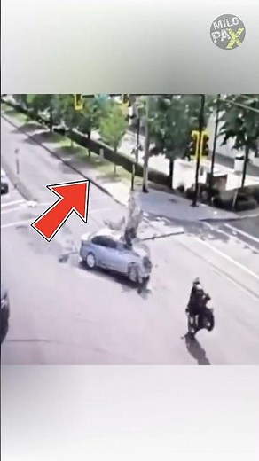 New Footage Solves the Traffic Light Bike Mystery 😱🏍️