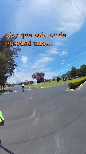 Hubiera querido dar más en la carrera, pero (siempre hay un pero), una vieja lesión en los gemelos derechos me impidió alargar el paso, sobre todo en subidas... Pero fue toda una aventura.