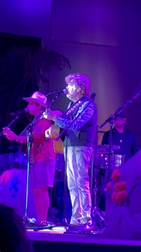 Coral Reefer Band at the Coffee Butler Amphitheater, Key West, FL on 1/16/2026. Keeping Jimmy Buffett’s music going strong. Marvelous, exhilarating live show. This video is for Evelyn Kay Thomas! Our fave song. #keywest #jimmybuffett #pencilthinmustache #coralreefer #livemusic #concert | Gwen Filosa