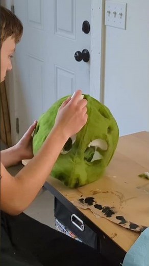 How To Make a Five Nights at Freddy's Springtrap Cosplay #cosplay #tutorial #diy #fnaf