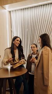 Obrigada a todas as mulheres que mesmo enfrentando uma fila gigante ficaram para me dar um abraço nesse dia especial! Foi incrível! Vocês são preciosas demais 🤎 Lançamento da Bíblia Mulheres | Viviane Martinello