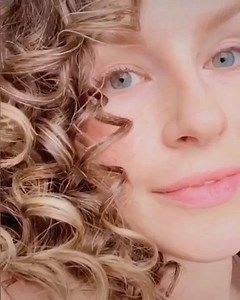 LUS Curly 3-Step System in ACTION 💫🙌🏽 After shampooing and conditioning, Kristy raked two pumps of the Curly All-in-One per section, scrunched, smoothed it in with a brush, and scrunched again to enhance her definition. ✨ Diffuse, diffuse, and diffuse some more…then we’re good to go! 🙌🏽 ⁠⠀ 🎥 @curlyloveclub⁠⠀ LUSBRANDS.COM | Love Ur Curls