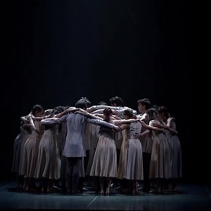 One of our favourite moments from Akram Khan’s Giselle as she begins to fall apart after discovering that the man she loves has betrayed her. We can feel the paralysing grief she has been stricken with. How do you feel? This powerful production is coming to Manchester and Bristol from 19-28 October. Click here for tickets and location dates: https://www.ballet.org.uk/production/akram-khan-giselle/ Watch it from home with Ballet on Demand: https://ondemand.ballet.org.uk/ 🩰 Tamara Rojo and Artist