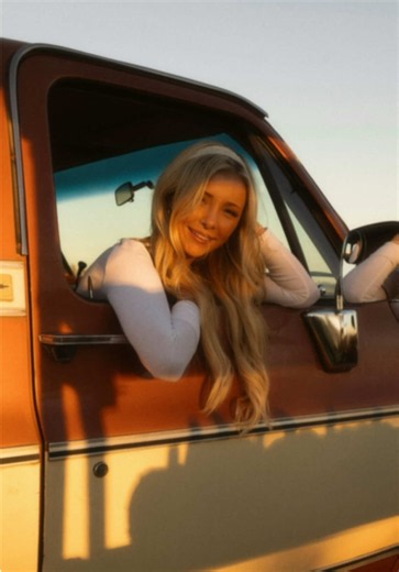 1980 Chevy K-20 🤎🍂 these went viral over on instagram & pinterest😭🫶🏼 #squarebodychevy #k20 #fallphotoshoot #pumpkinpatch #vintageaesthetic